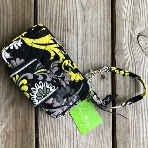 VERA BRADLEY— Smartphone Wristlet Wallet ❤️